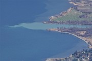 33 Maxi zoom sull'Adda che si immette nel Lago di Como